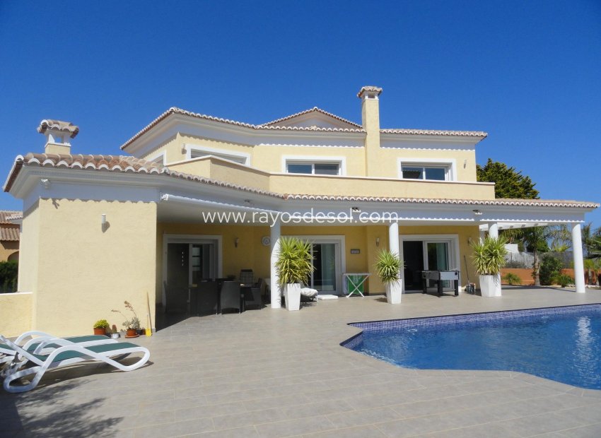 Resale - Villa - Calpe