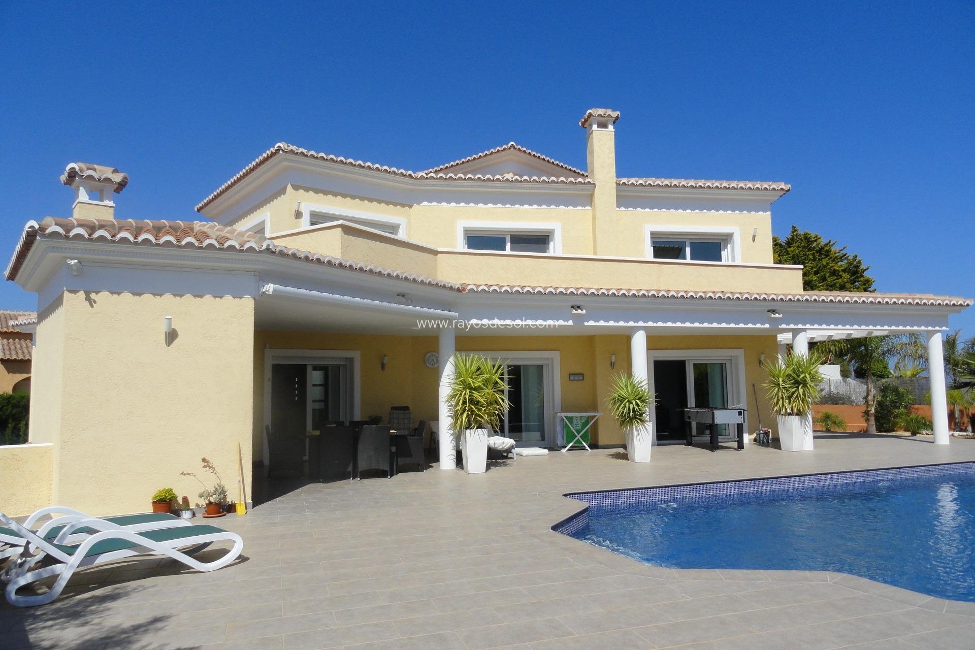 Resale - Villa - Calpe