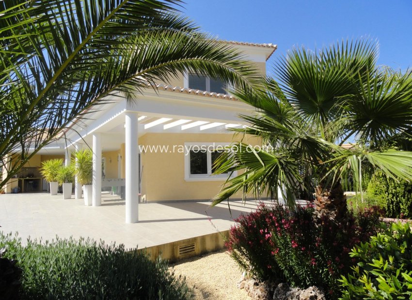 Resale - Villa - Calpe