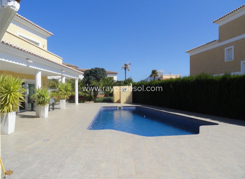 Resale - Villa - Calpe