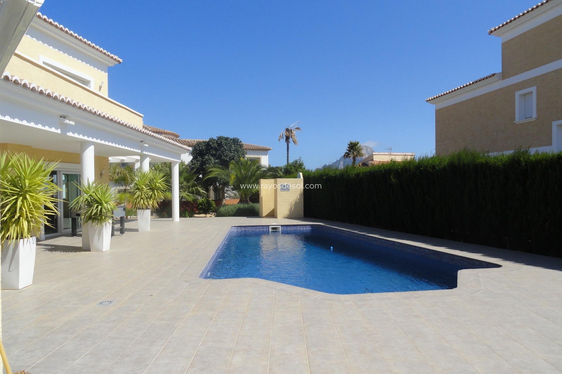 Resale - Villa - Calpe