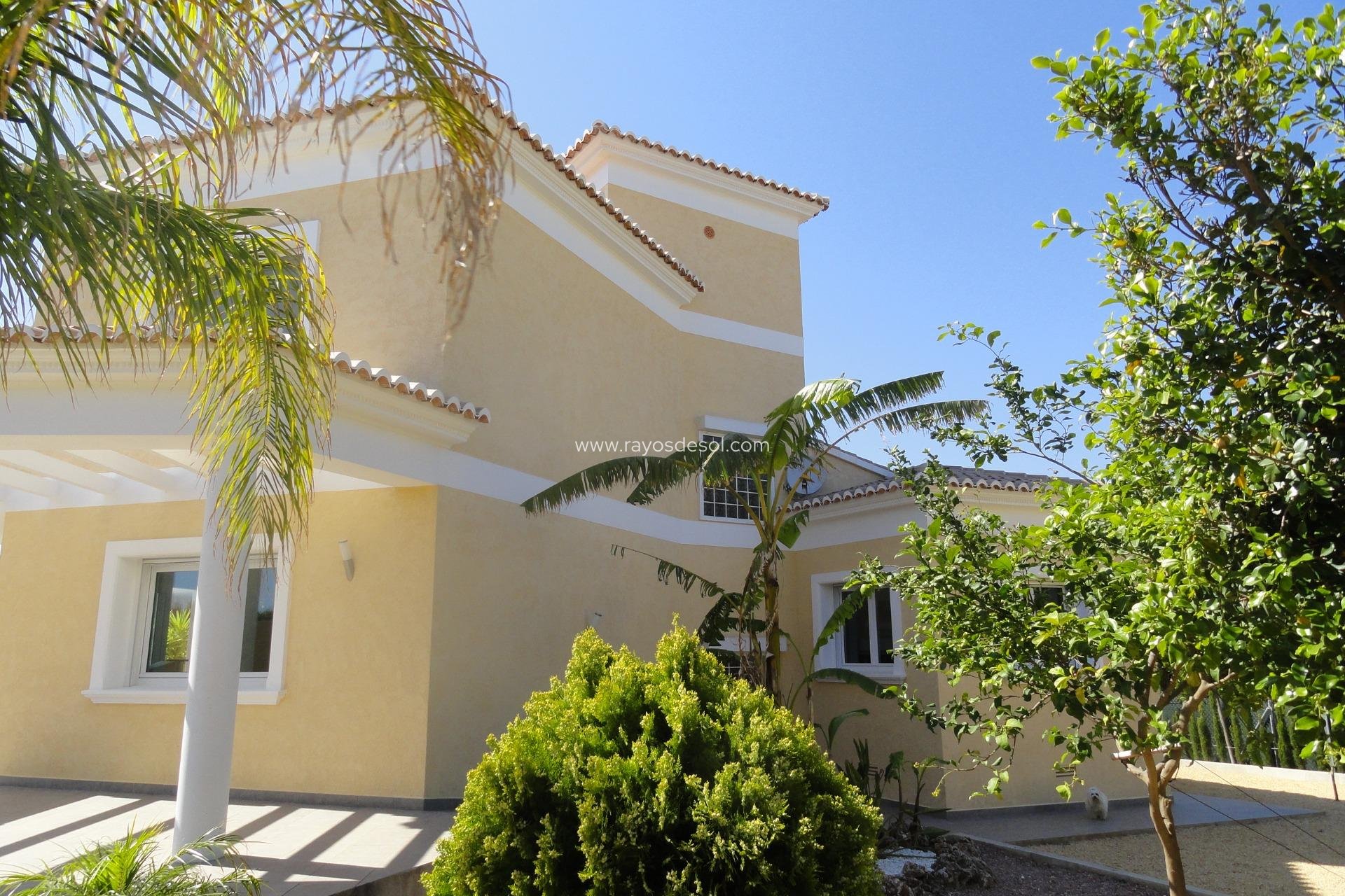 Resale - Villa - Calpe