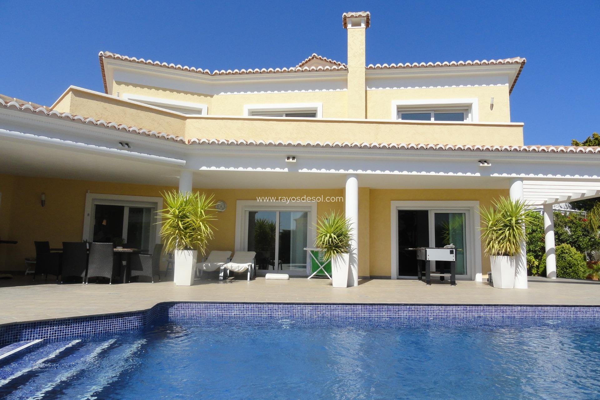 Resale - Villa - Calpe