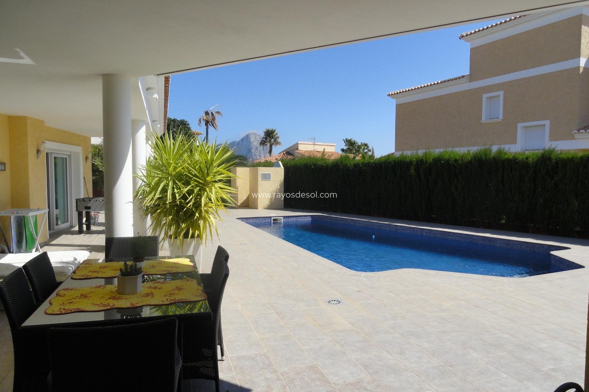 Resale - Villa - Calpe