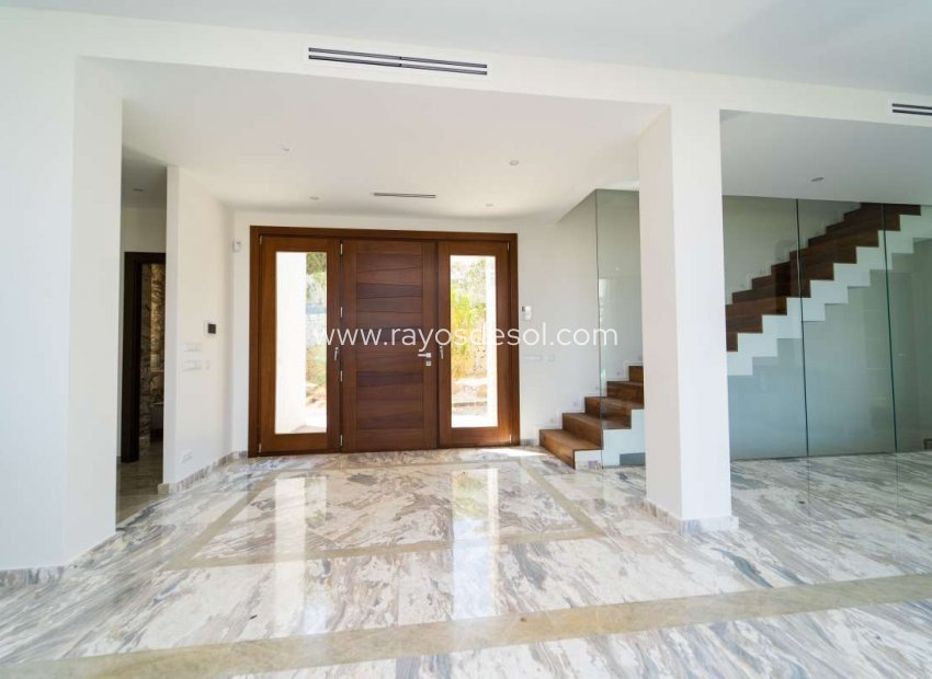 Resale - Villa - Calpe