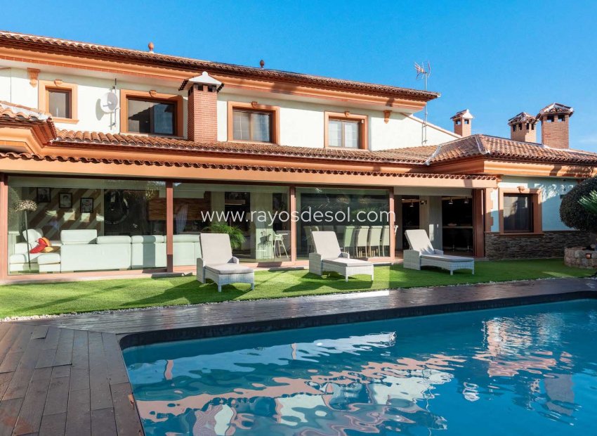 Resale - Villa - Calpe