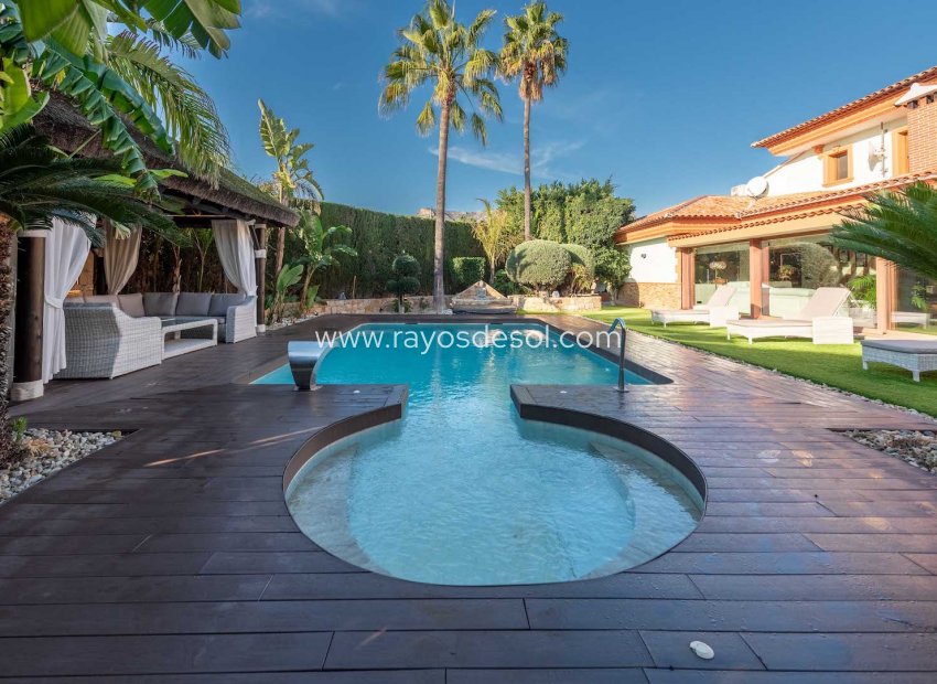Resale - Villa - Calpe