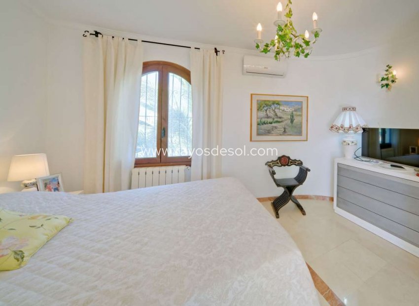 Resale - Villa - Calpe
