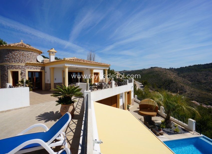 Resale - Villa - Calpe