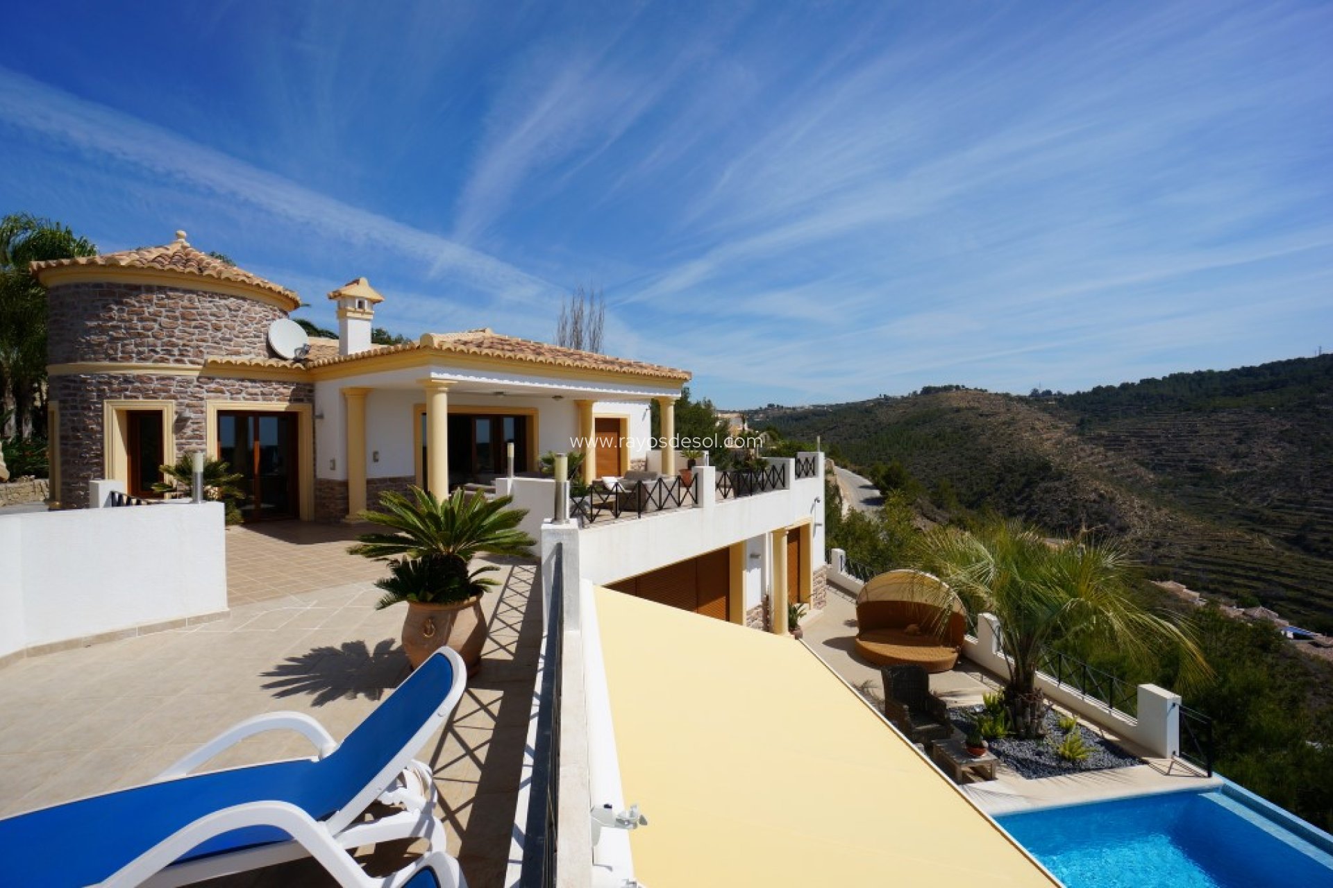 Resale - Villa - Calpe