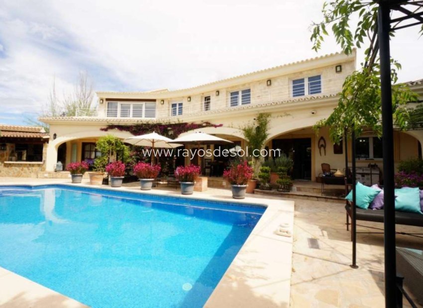 Resale - Villa - Calpe