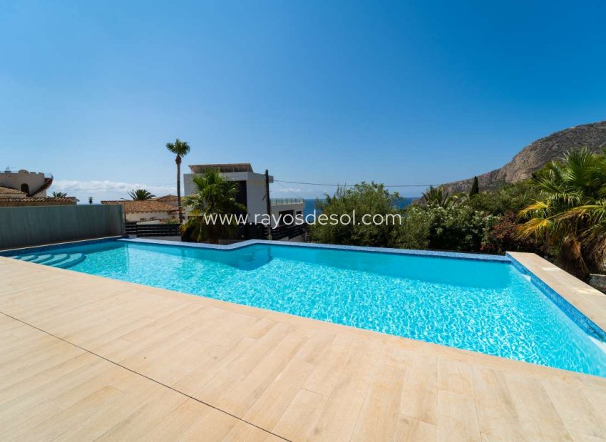 Resale - Villa - Calpe