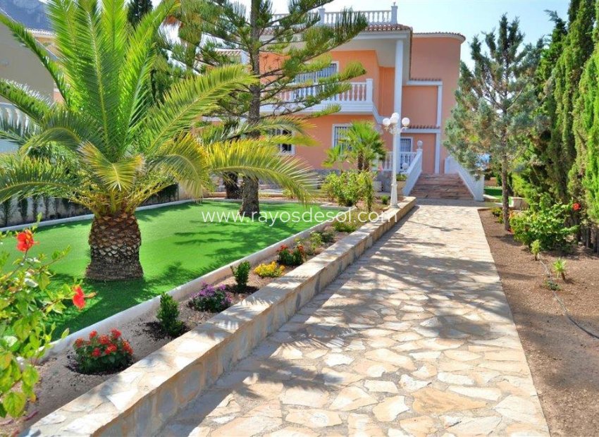 Resale - Villa - Calpe