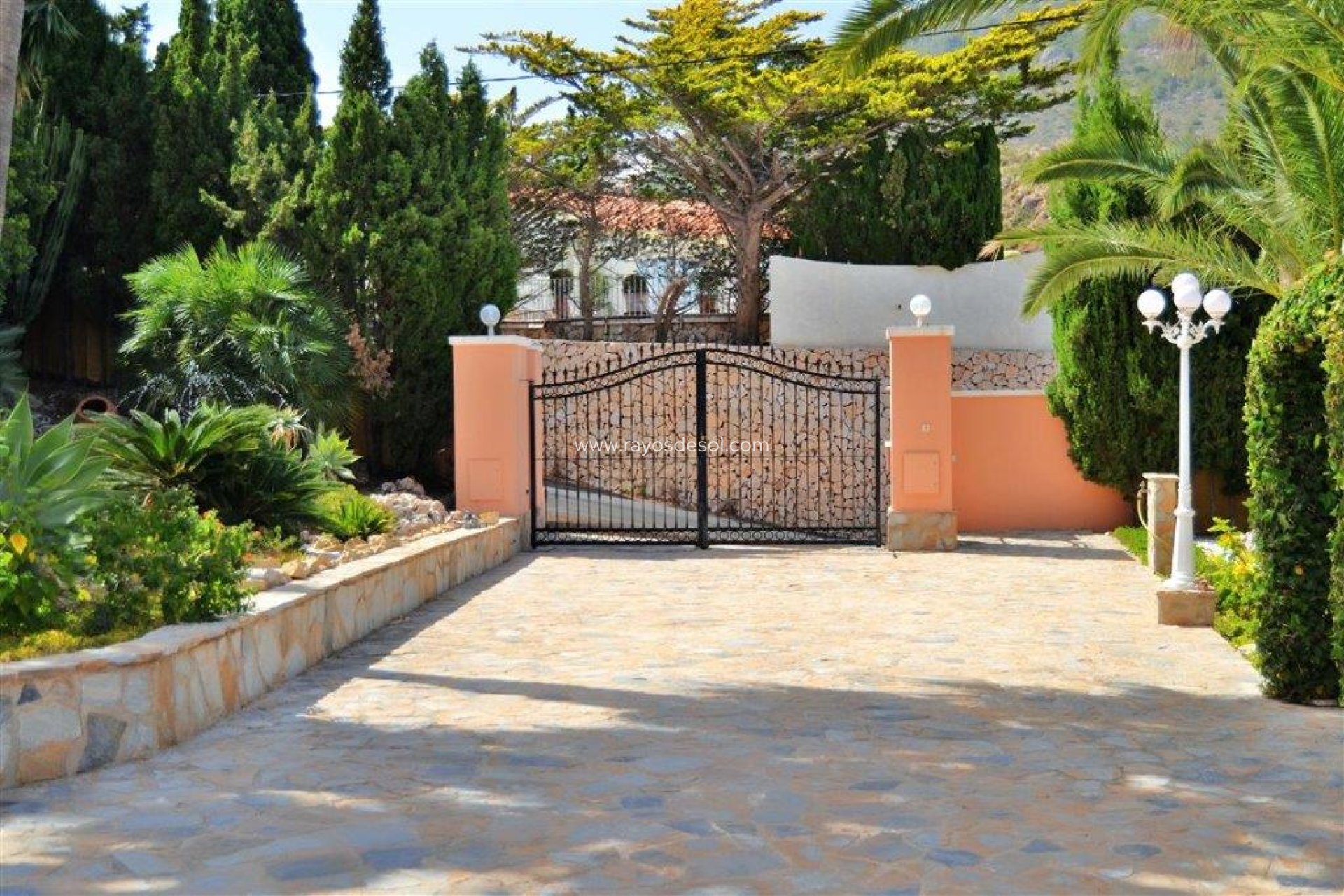 Resale - Villa - Calpe