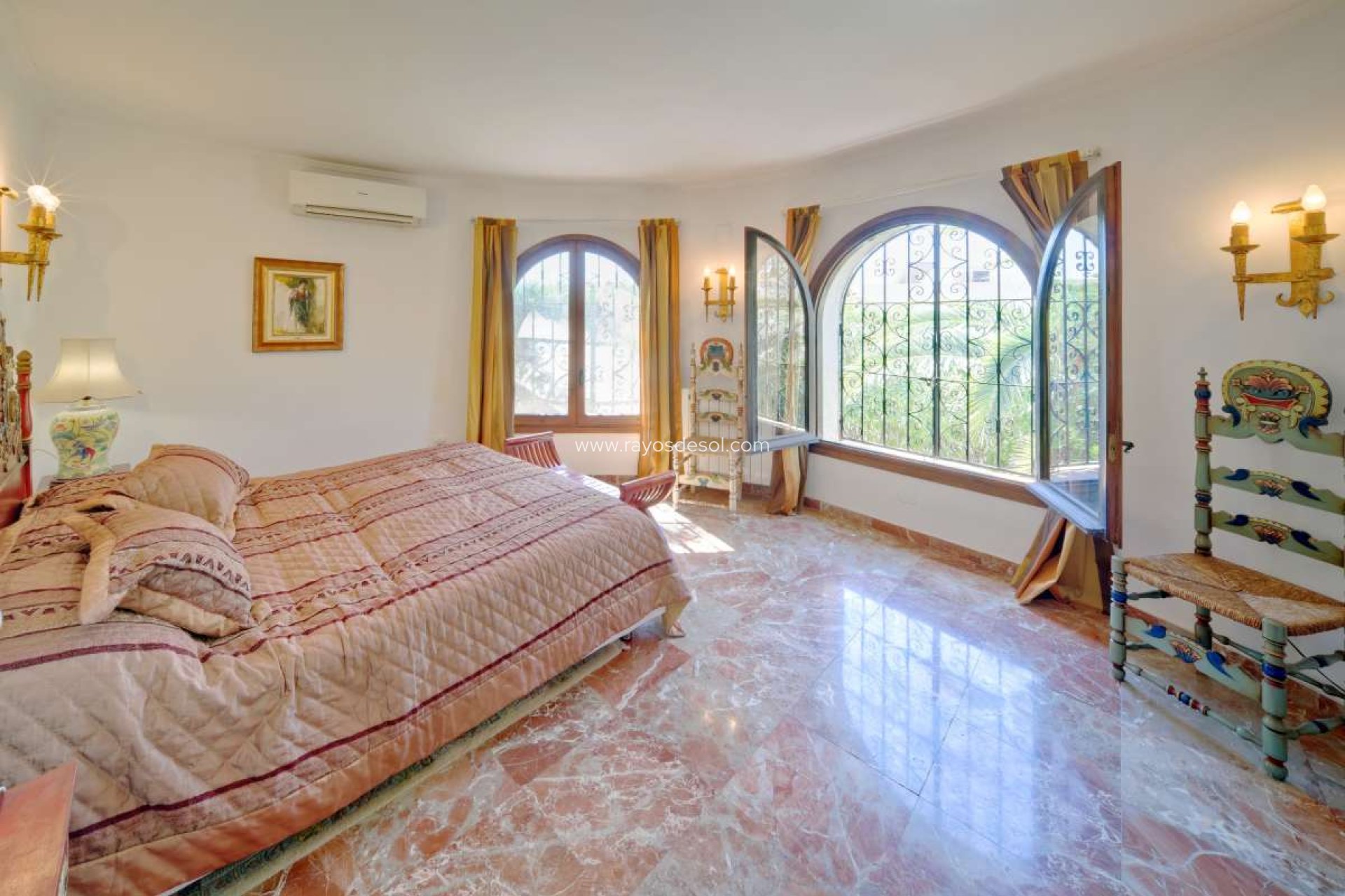 Resale - Villa - Calpe