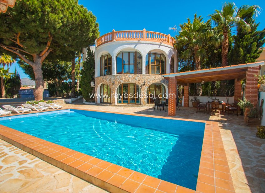 Resale - Villa - Calpe