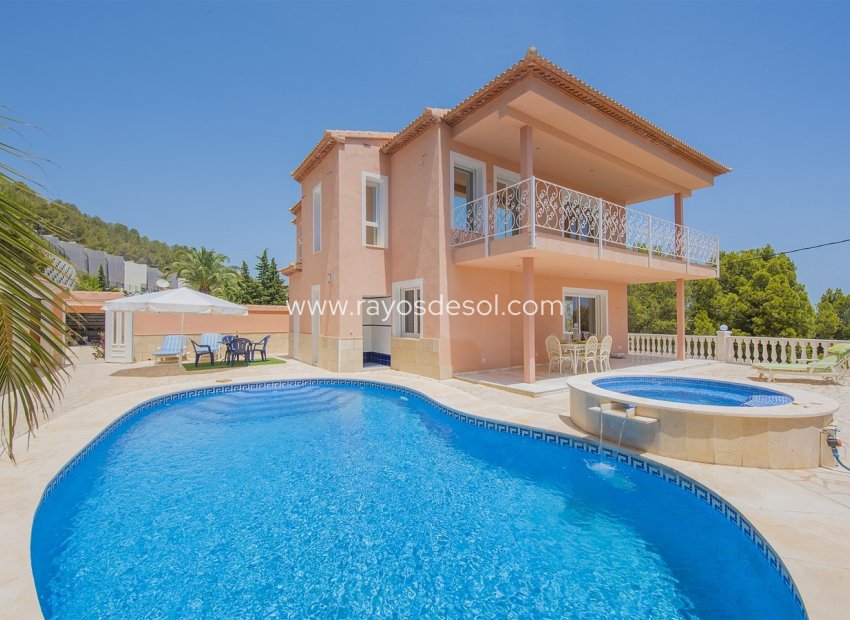 Resale - Villa - Calpe