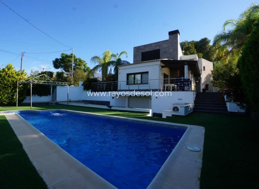 Resale - Villa - Calpe