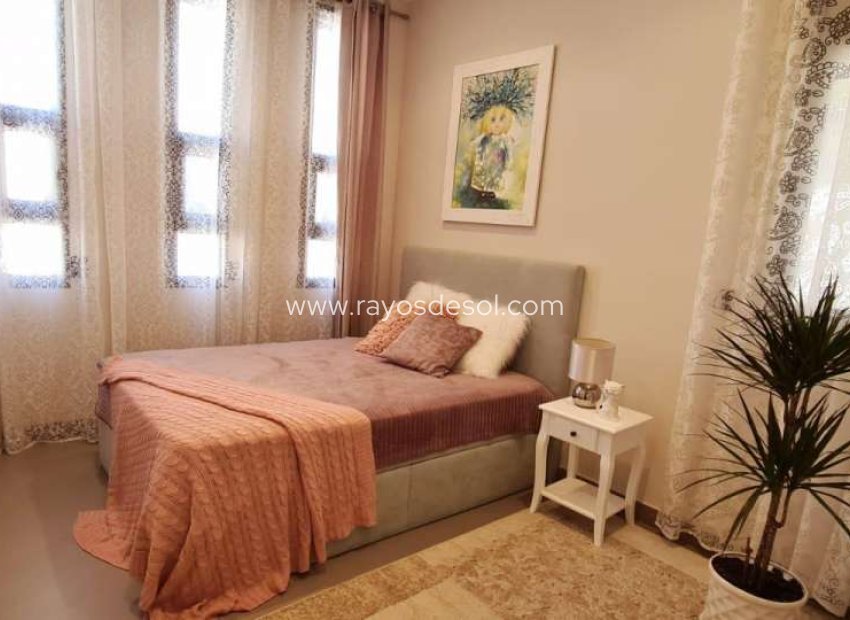 Resale - Villa - Calpe