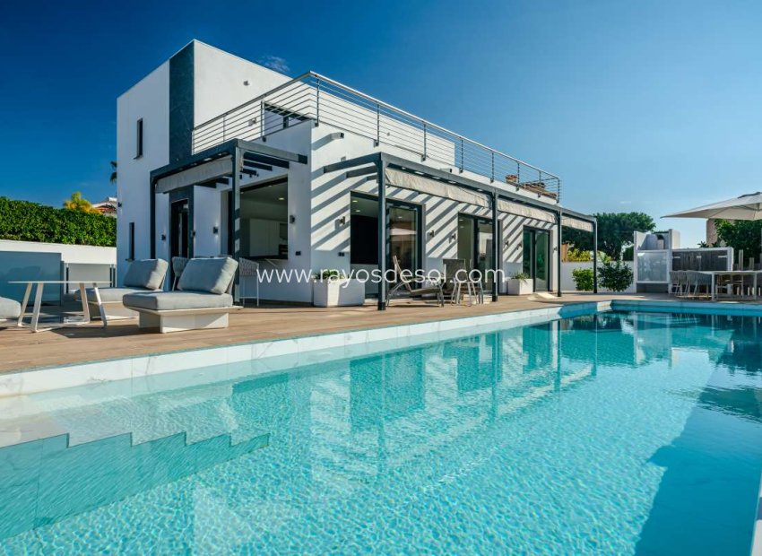 Resale - Villa - Calpe