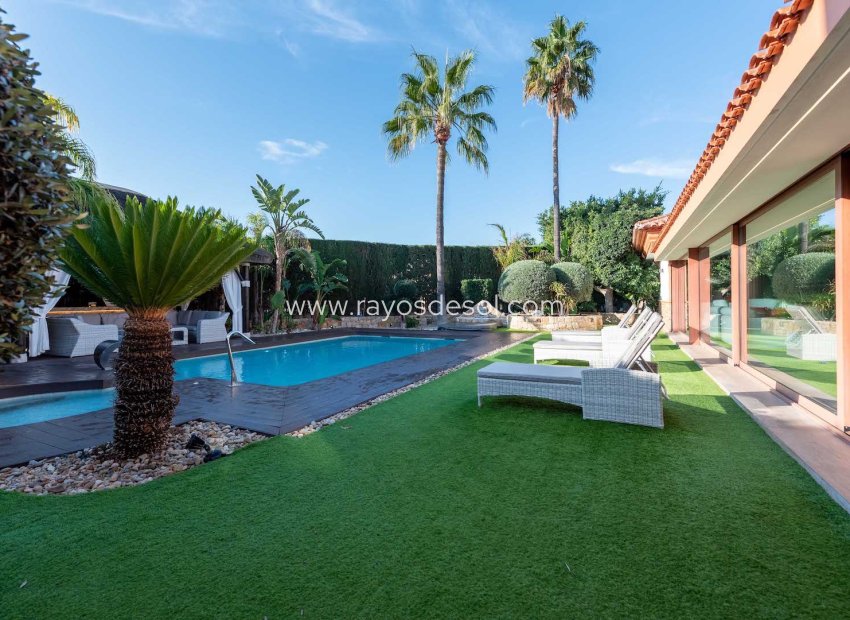 Resale - Villa - Calpe