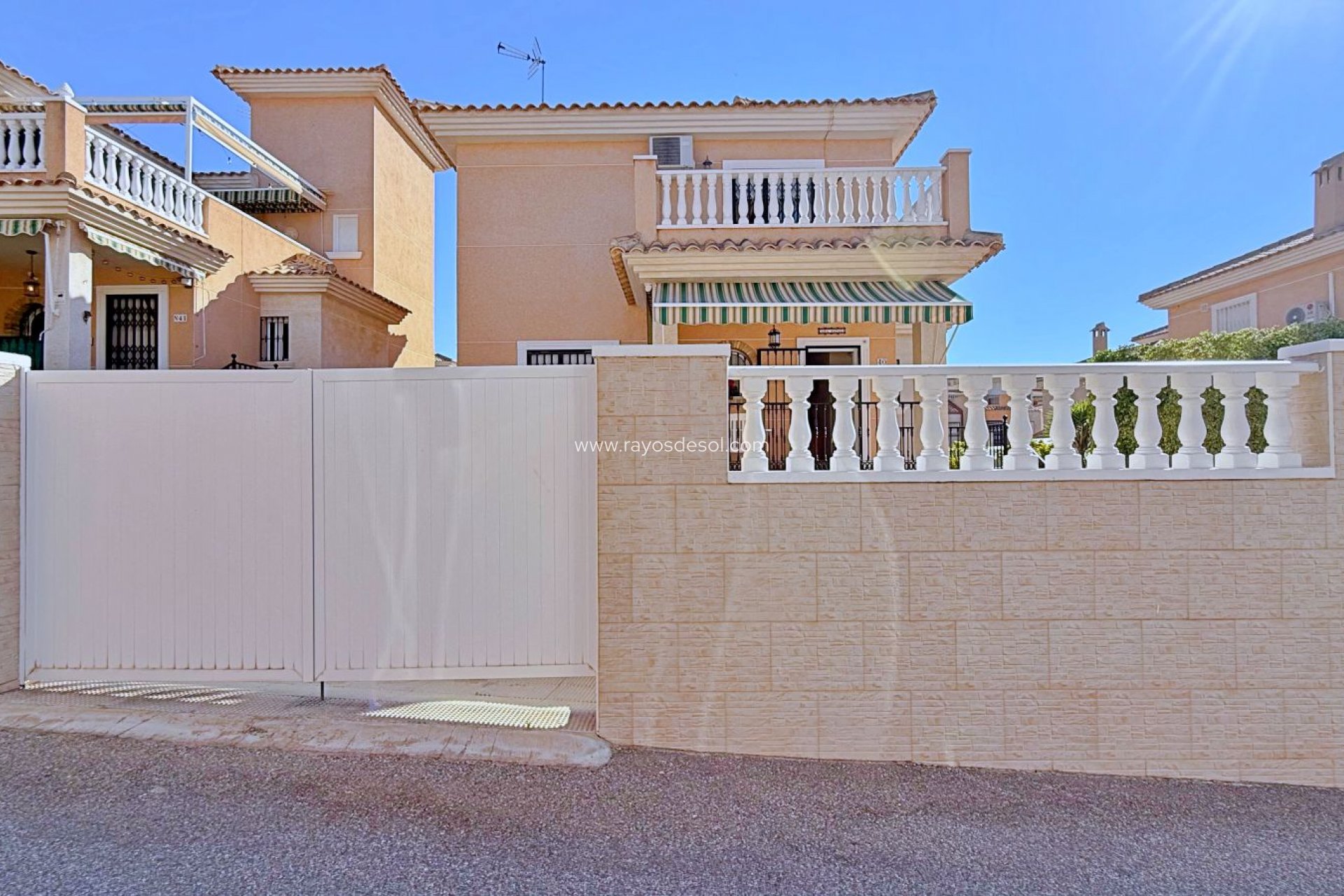 Resale - Villa - Costa Blanca - Orihuela Costa