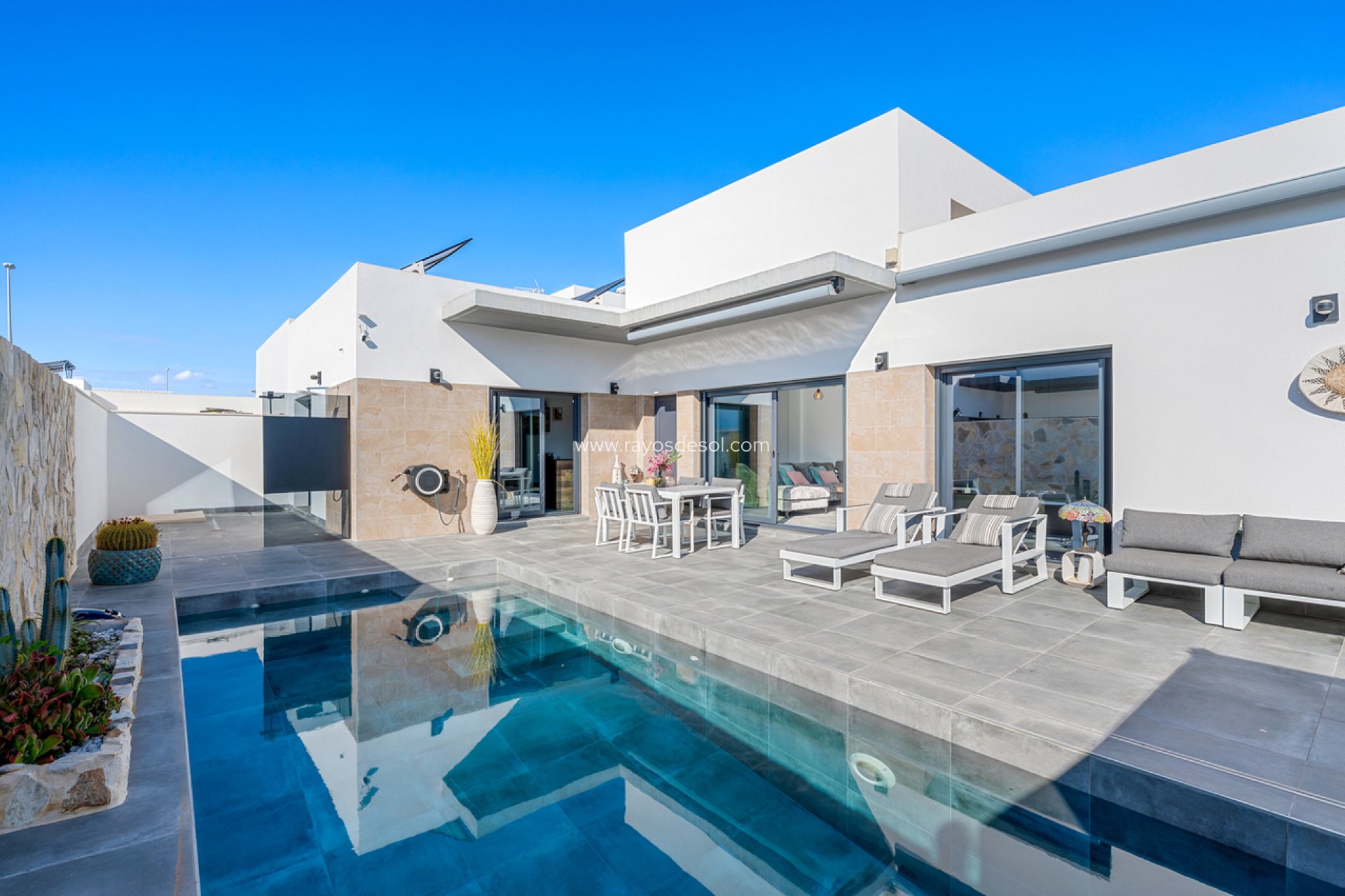 Resale - Villa - Daya Nueva