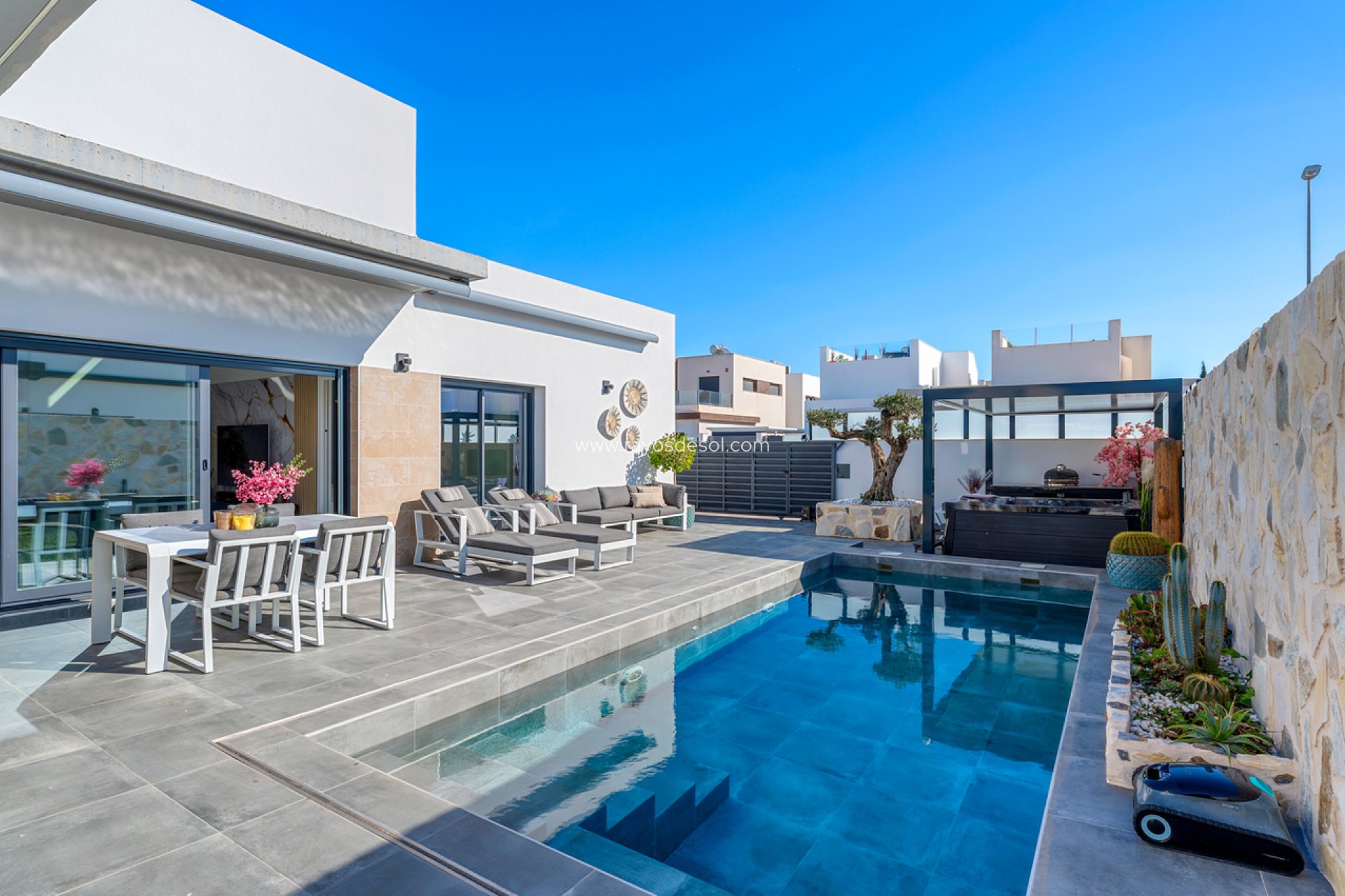 Resale - Villa - Daya Nueva