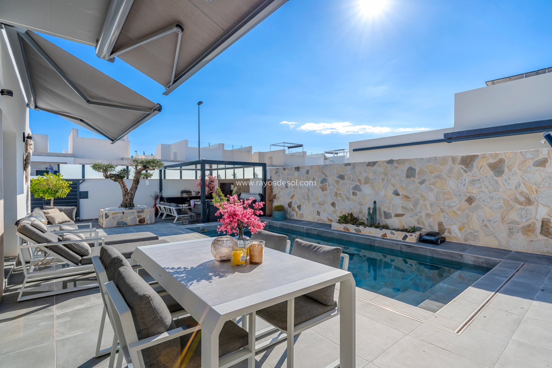 Resale - Villa - Daya Nueva