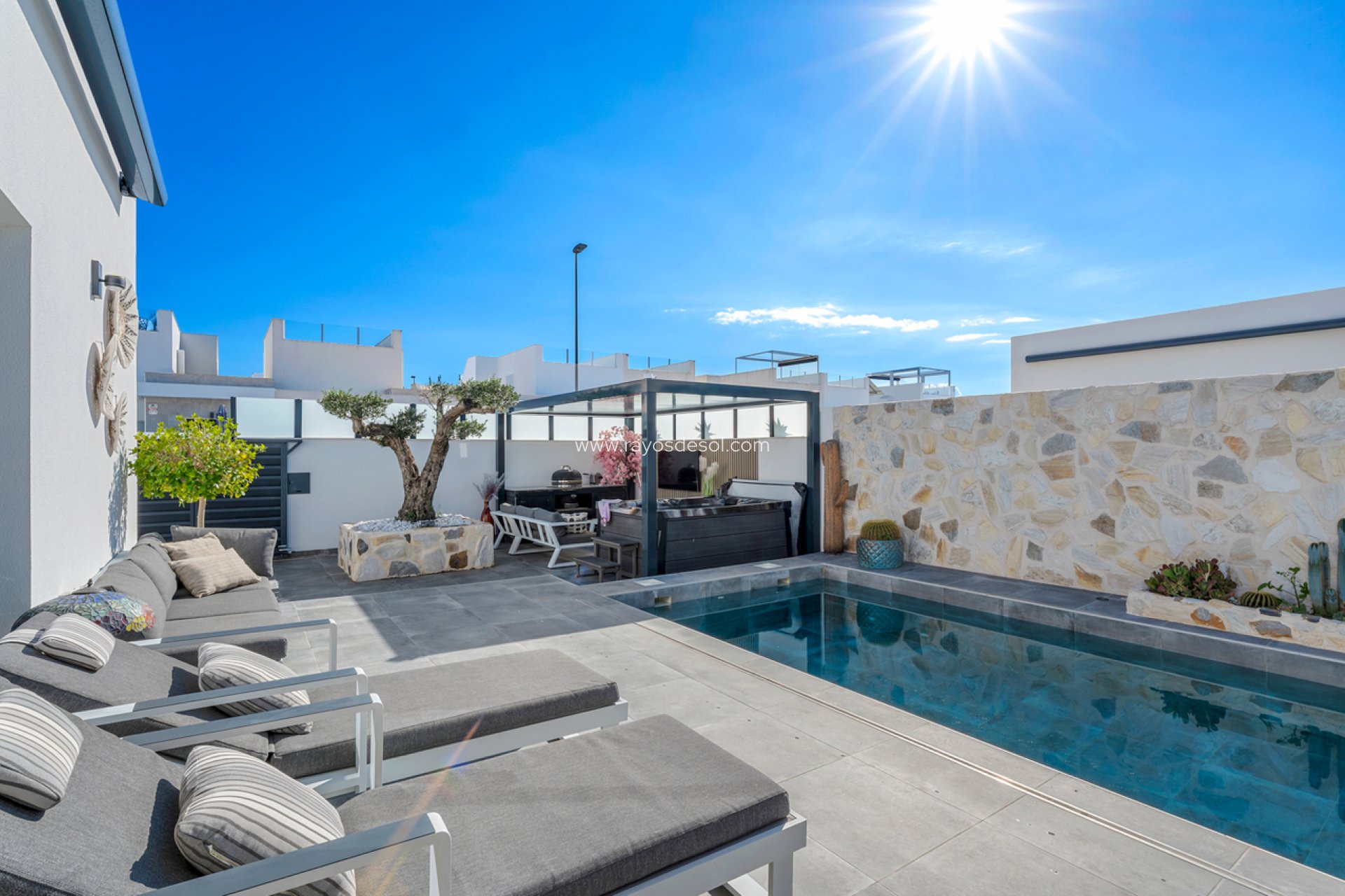 Resale - Villa - Daya Nueva