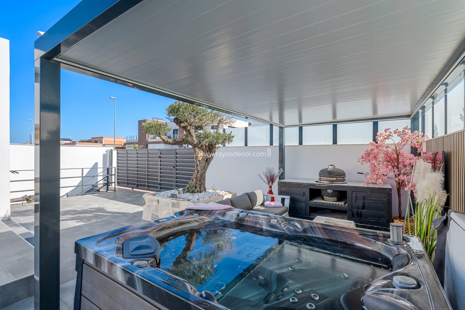 Resale - Villa - Daya Nueva