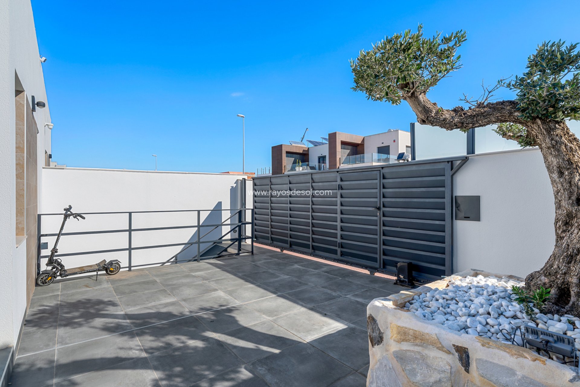 Resale - Villa - Daya Nueva