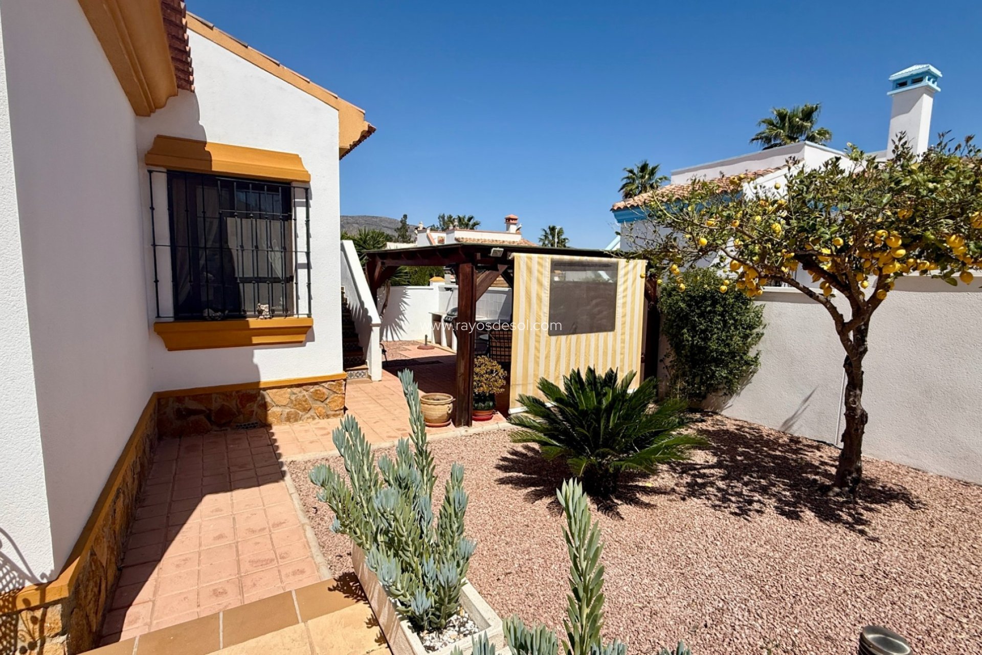 Resale - Villa - Hondón de las Nieves