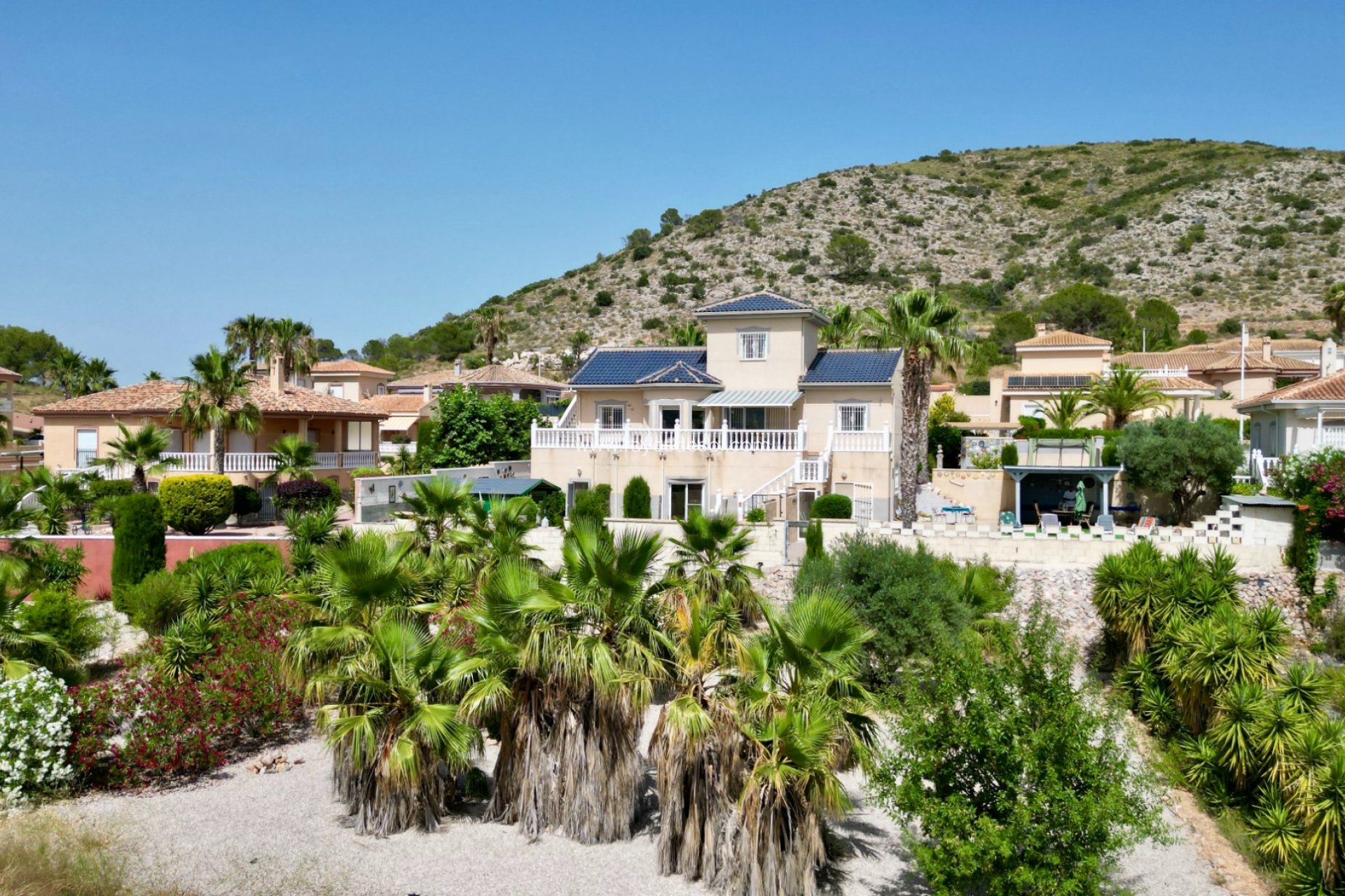 Resale - Villa - Hondón de las Nieves