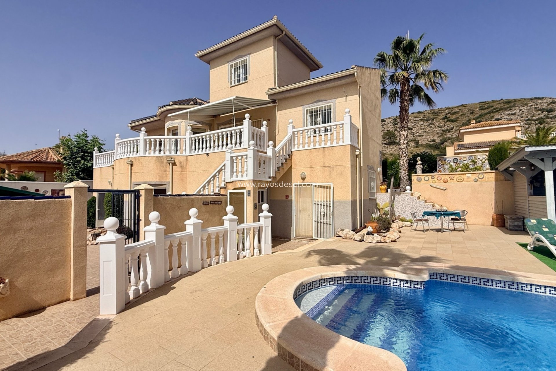 Resale - Villa - Hondón de las Nieves
