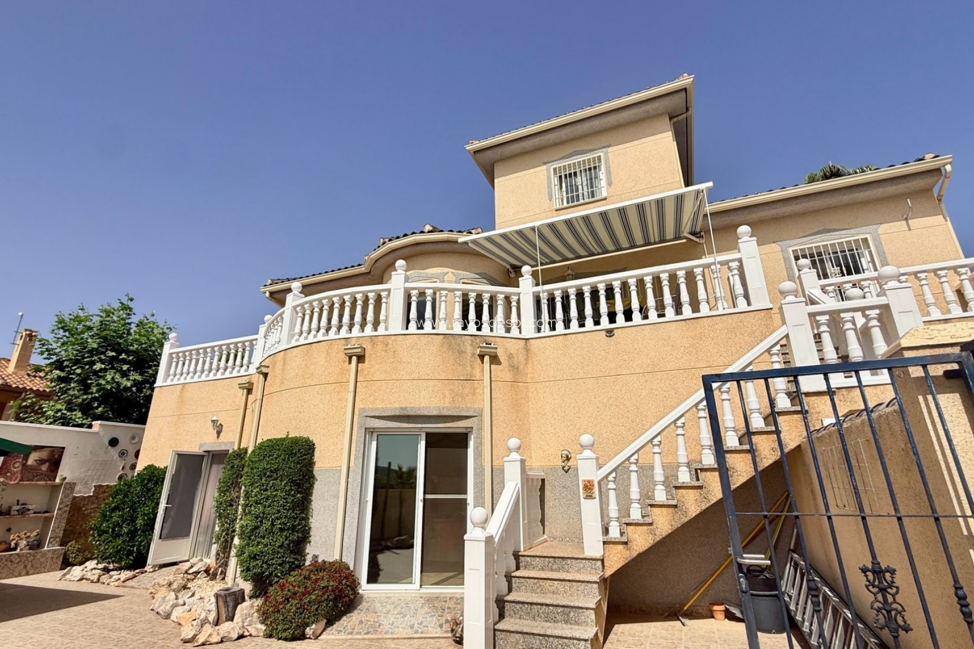 Resale - Villa - Hondón de las Nieves