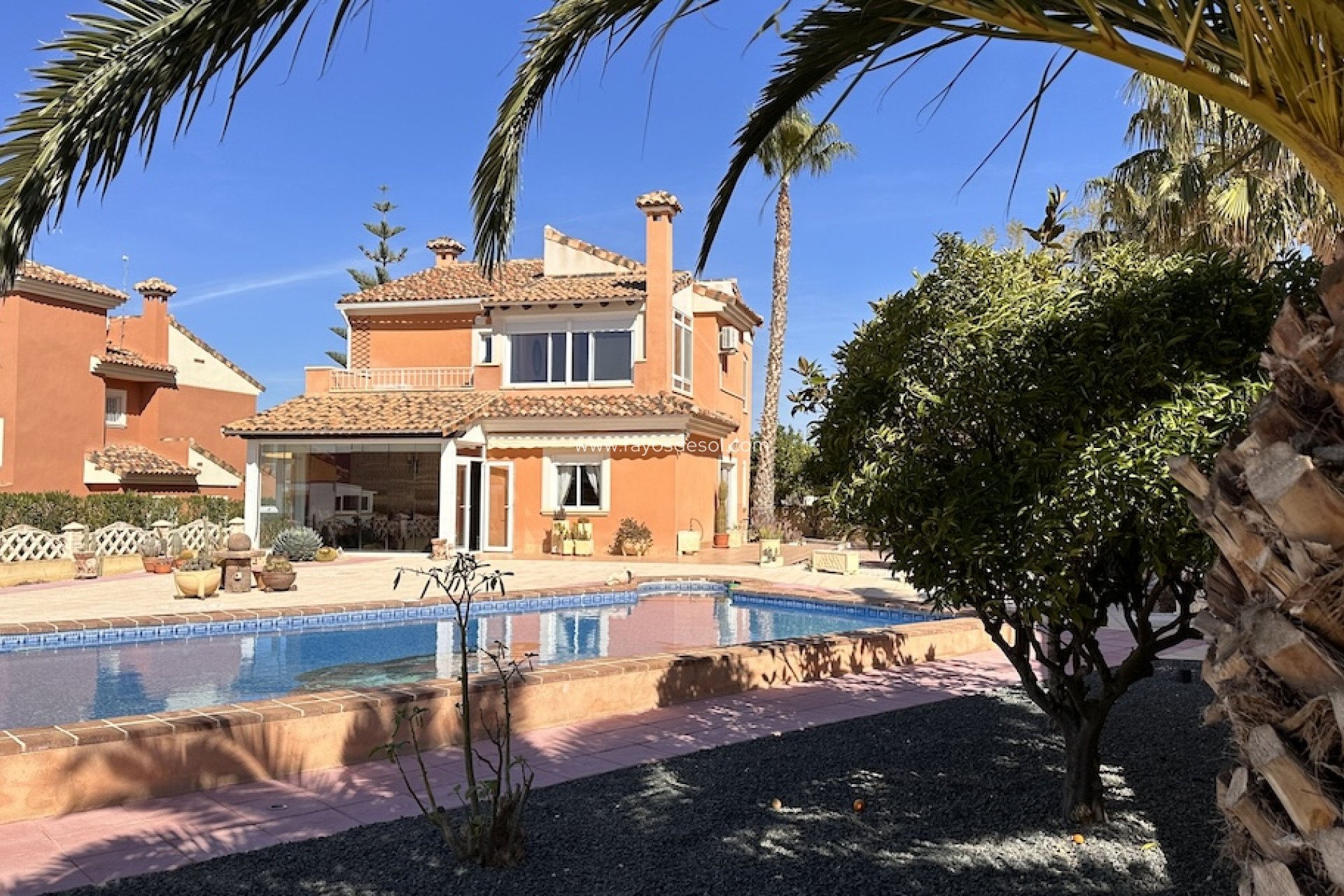 Resale - Villa - Hondón de las Nieves