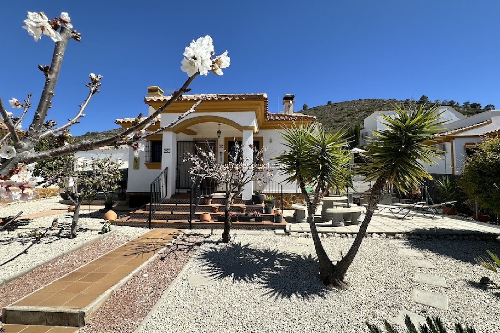 Resale - Villa - Hondón de las Nieves