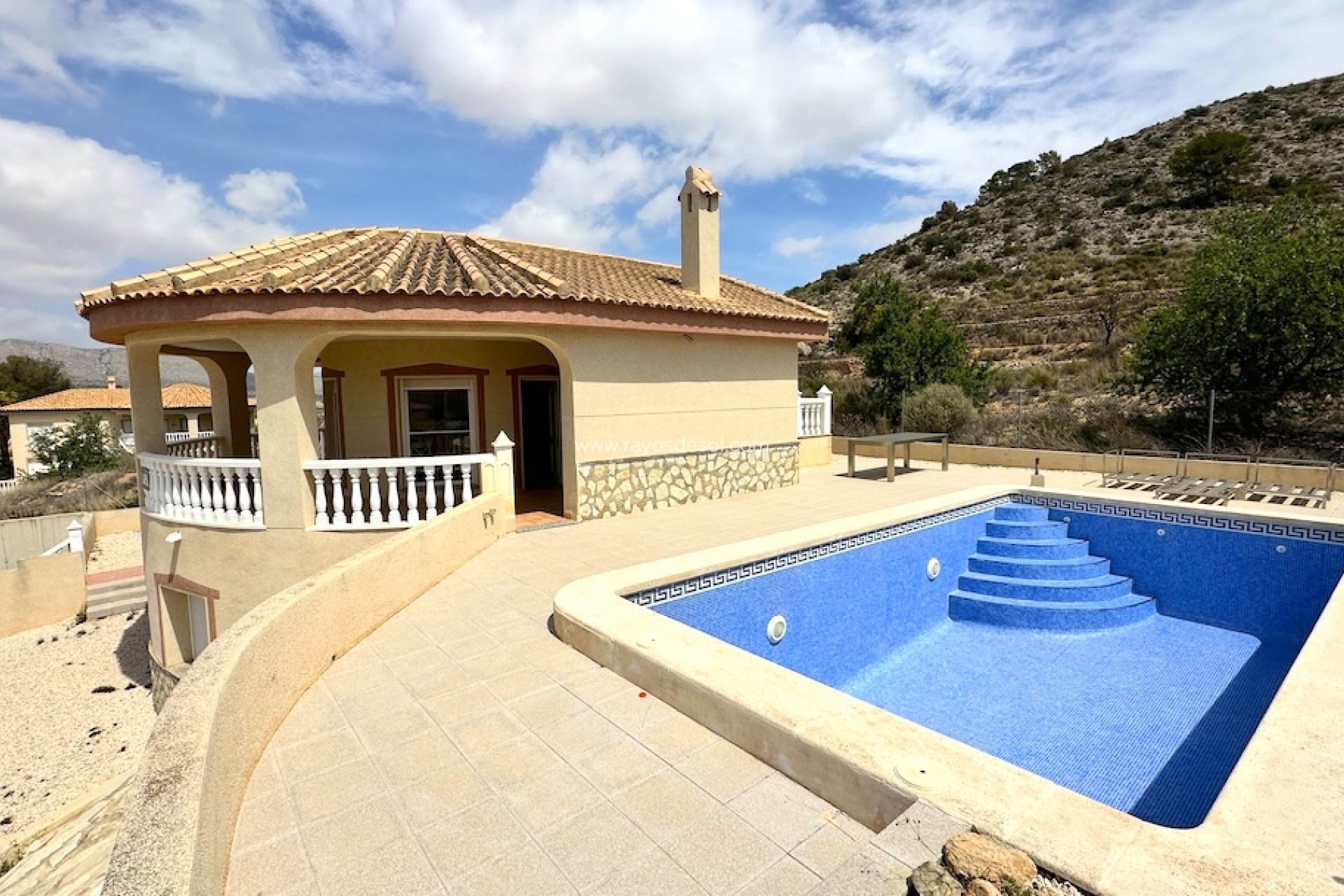 Resale - Villa - Hondón de las Nieves