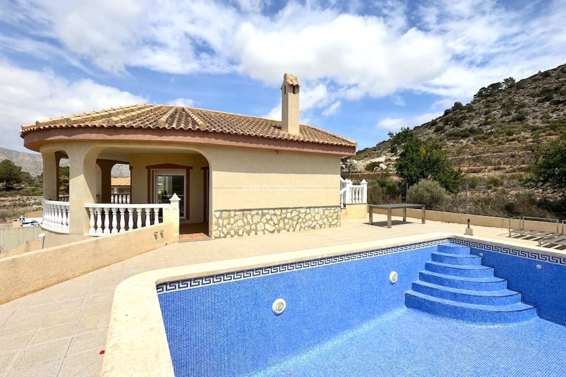 Resale - Villa - Hondón de las Nieves