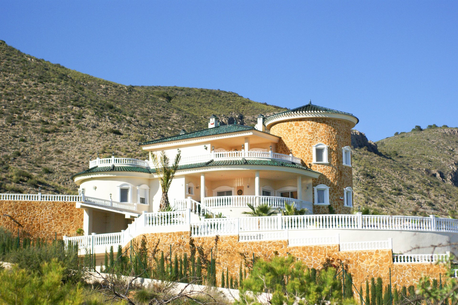 Resale - Villa - Hondón de las Nieves