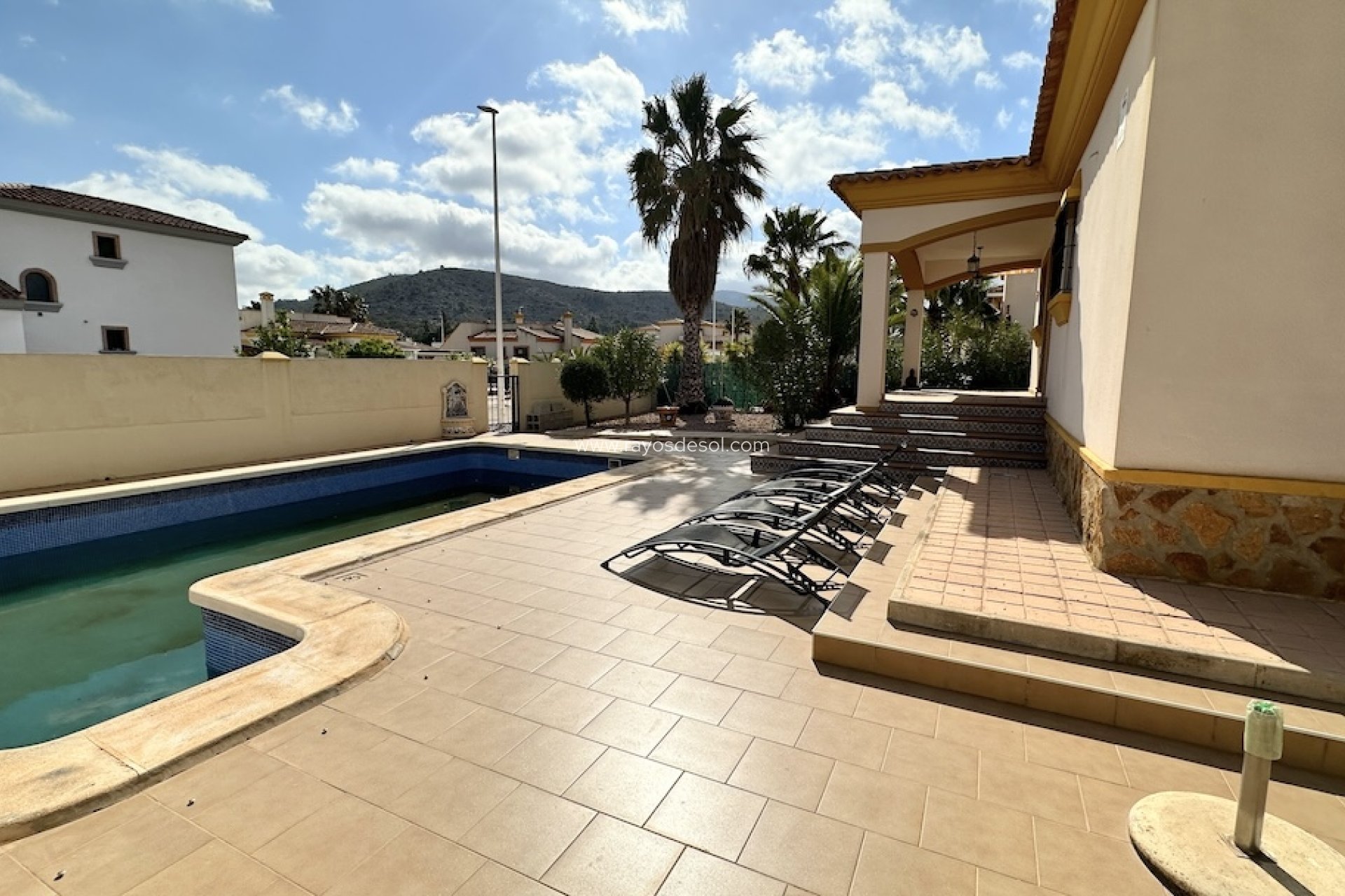 Resale - Villa - Hondón de las Nieves