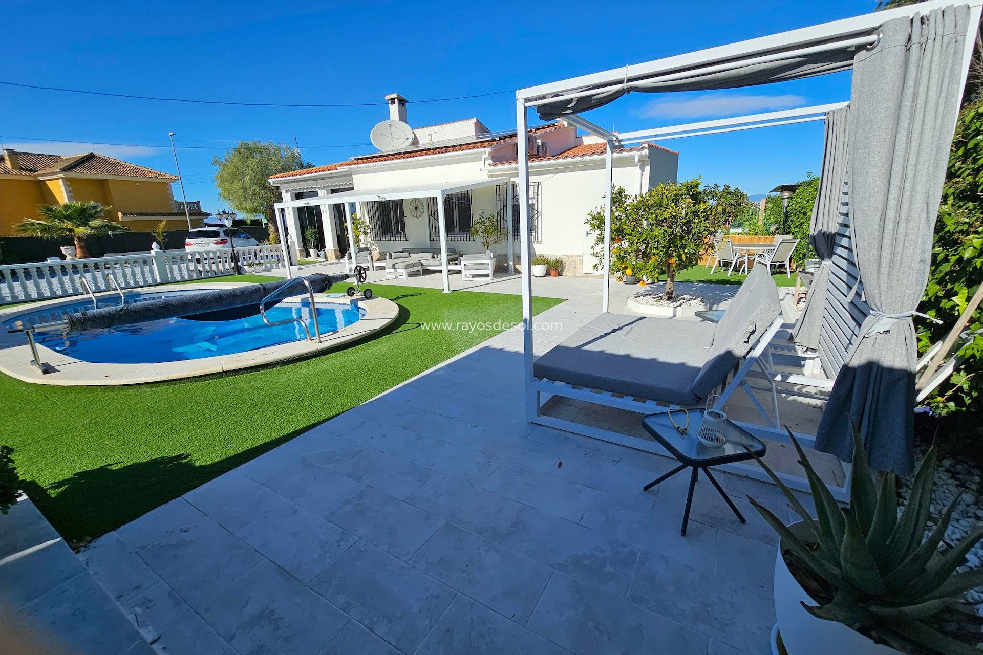 Resale - Villa - La Marina