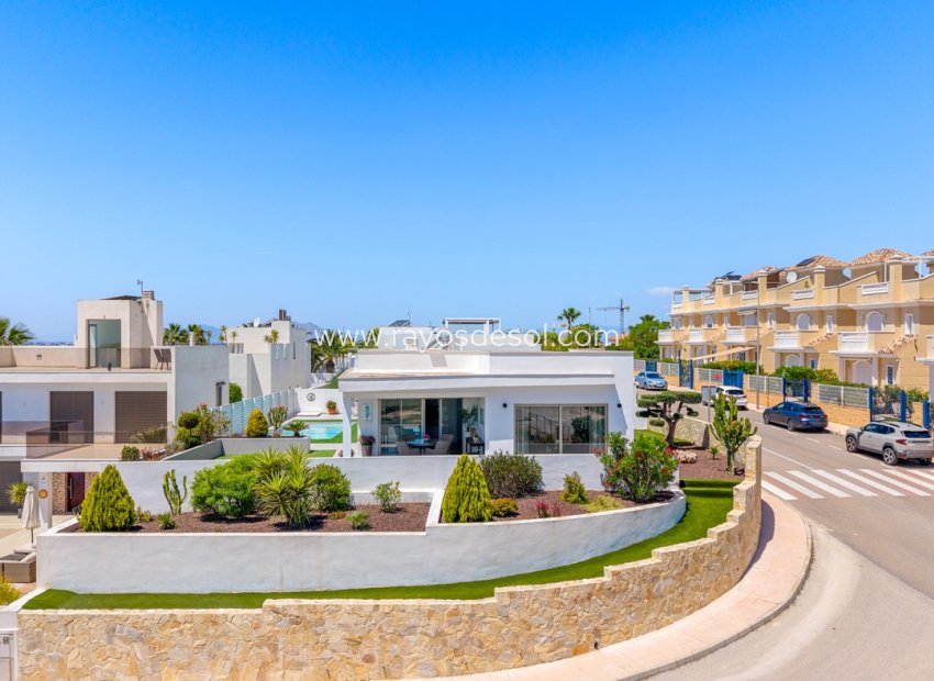 Resale - Villa - La Marina