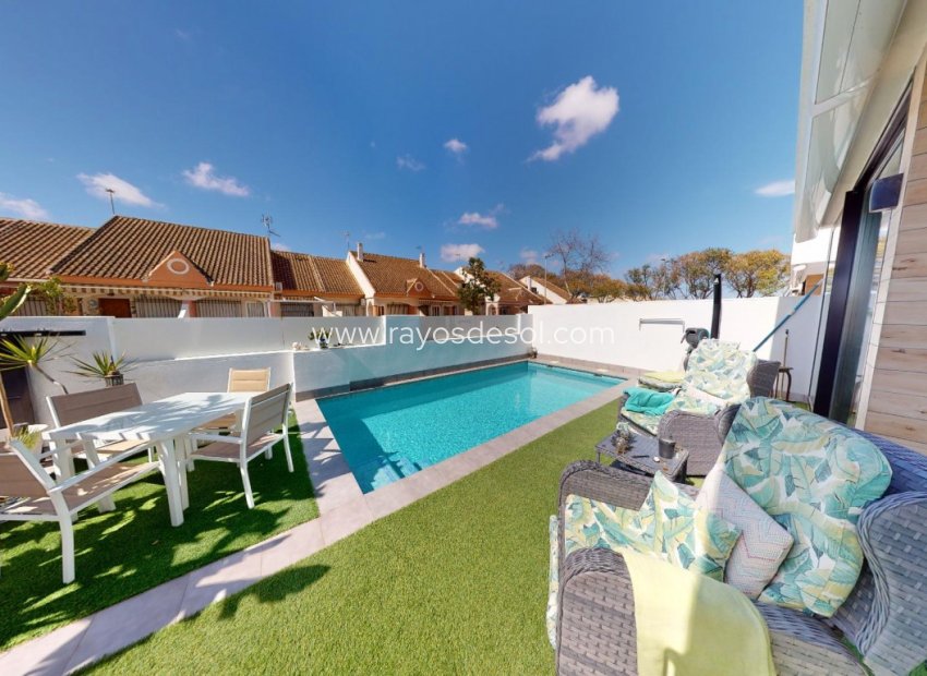 Resale - Villa - Los Alcazares