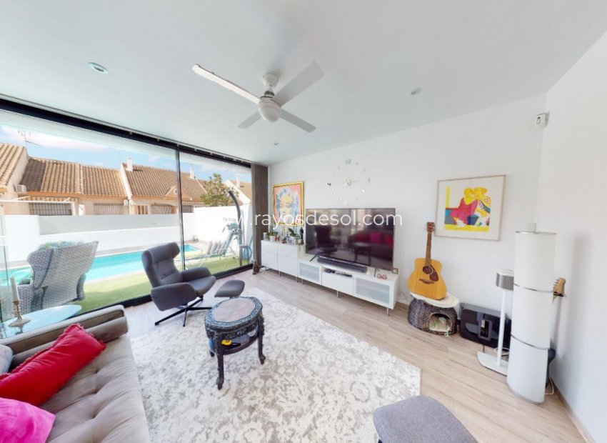 Resale - Villa - Los Alcazares