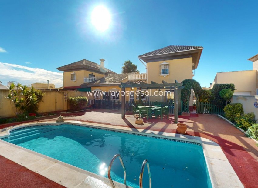 Resale - Villa - Los Alcazares