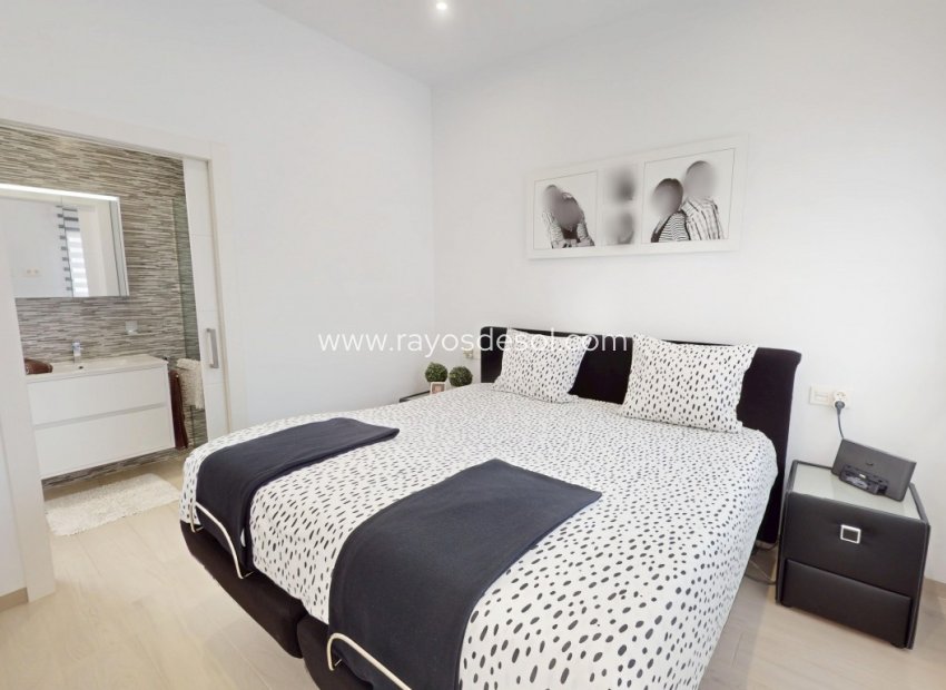 Resale - Villa - Los Alcazares