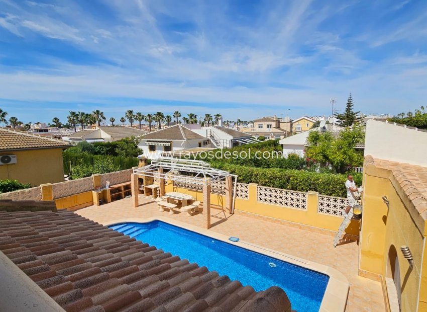 Resale - Villa - Los Alcazares