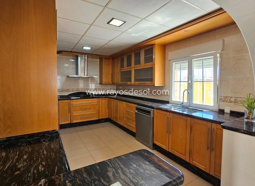 Resale - Villa - Los Alcazares